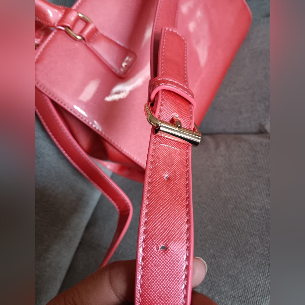 Michael Kors Kiss Lock Patent Satchel EUC - Picture 6 of 16